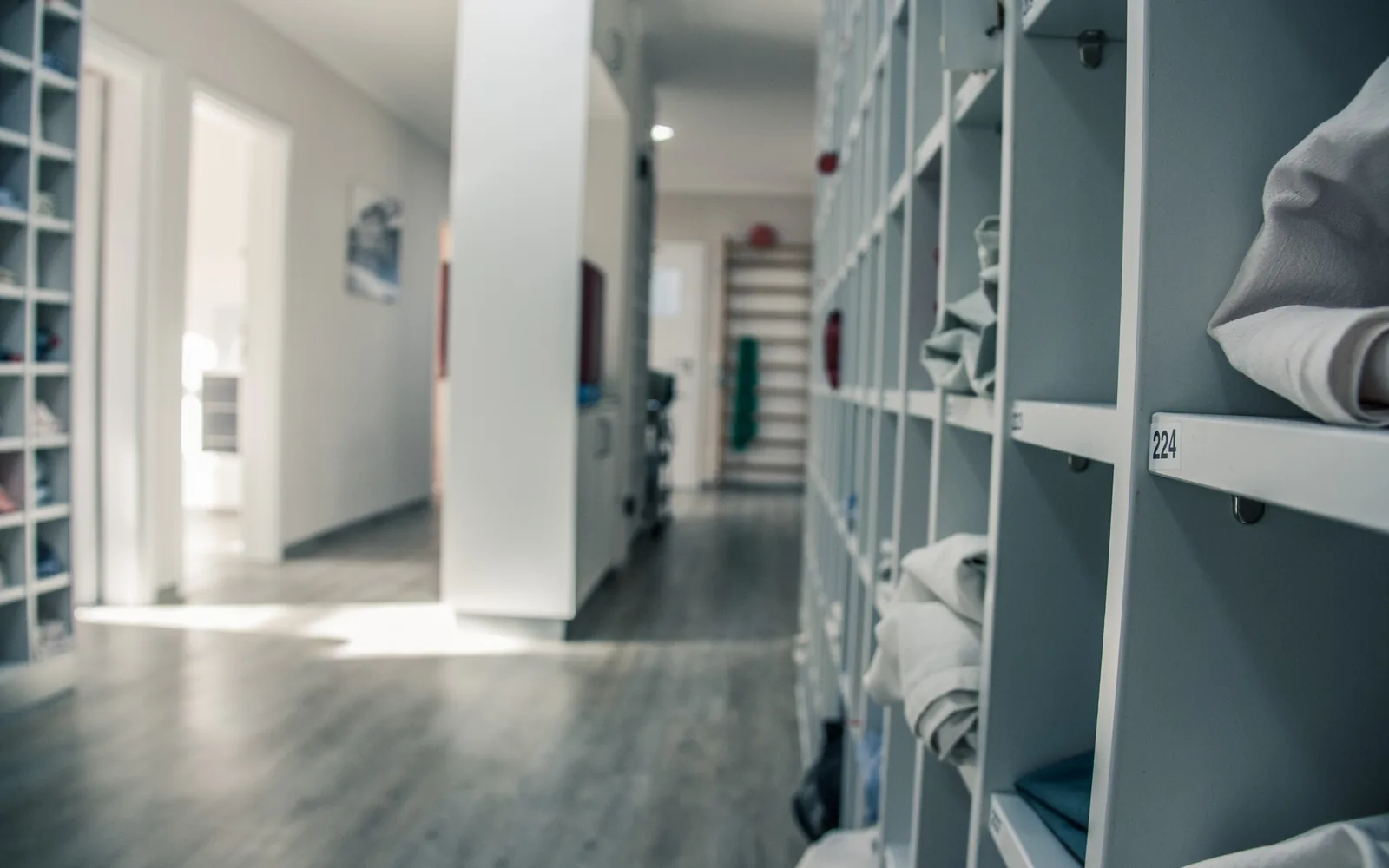 Heller Flur und Therapiebereich am Standort GeTFit Cham